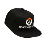 Overwatch 2 Negro Flatbill Snapback Sombrero - Vista lateral derecha con Overwatch Logotipo  en la parte delantera