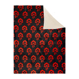 World of Warcraft Horde Sherpa Blanket - Vue de l'extérieur avec Sherpa à l'intérieur tiré vers l'arrière pour montrer.