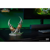 Replica di World of Warcraft Warglaives of Azzinoth - Vista frontale sulla scrivania