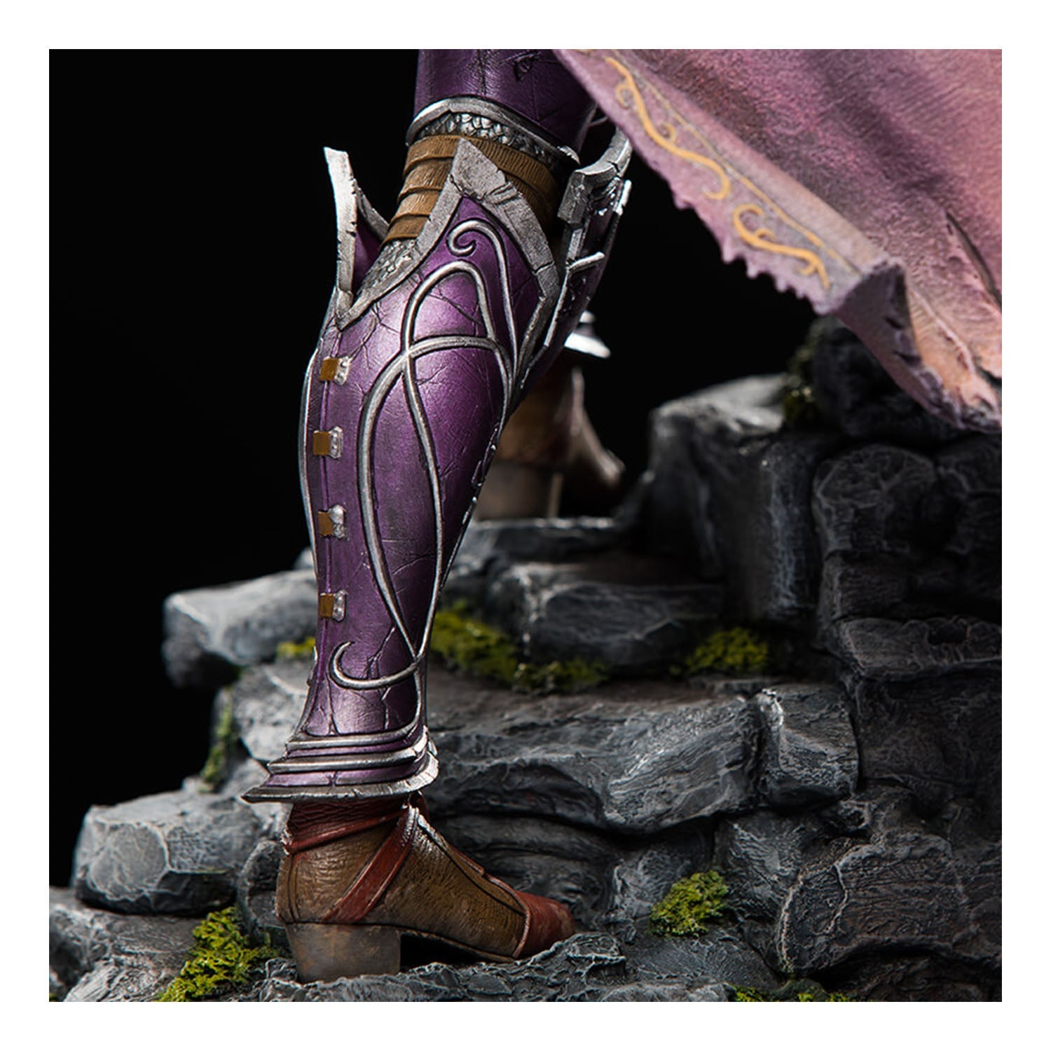 World of Warcraft Sylvanas 44cm Premium Statue in Purple - Zoom Foot View